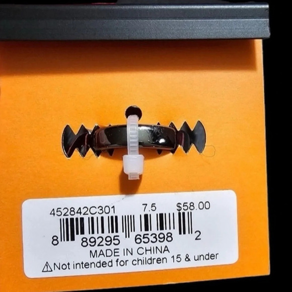 BETSEY JOHNSON Halloween Rich Witch Spider with Oversized Gem Ring Sz 7.5 NWT - Picture 4 of 4